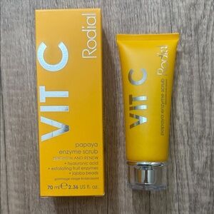 Rodial Vit C Papaya Enzyme Scrub - Vibrant Yellow